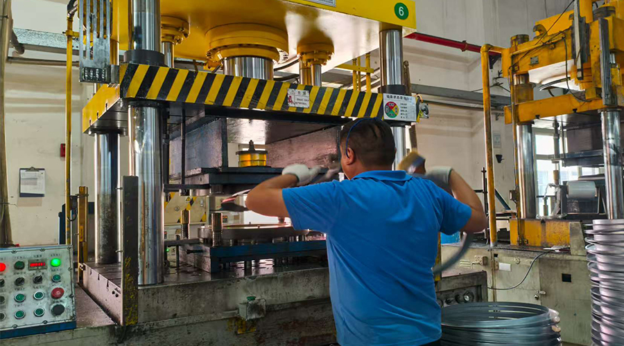 金環(huán)電器的滾筒干衣機(jī)如何適應(yīng)游艇、輪船等特殊海洋環(huán)境，確保高安全性和穩(wěn)定性？